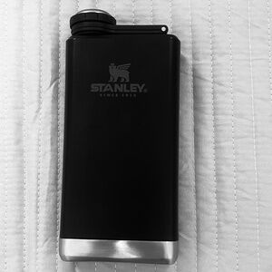 Stanley The Easy Fill Flask Stainless Steel Matteblack Not New - 8 oz / 236 ml